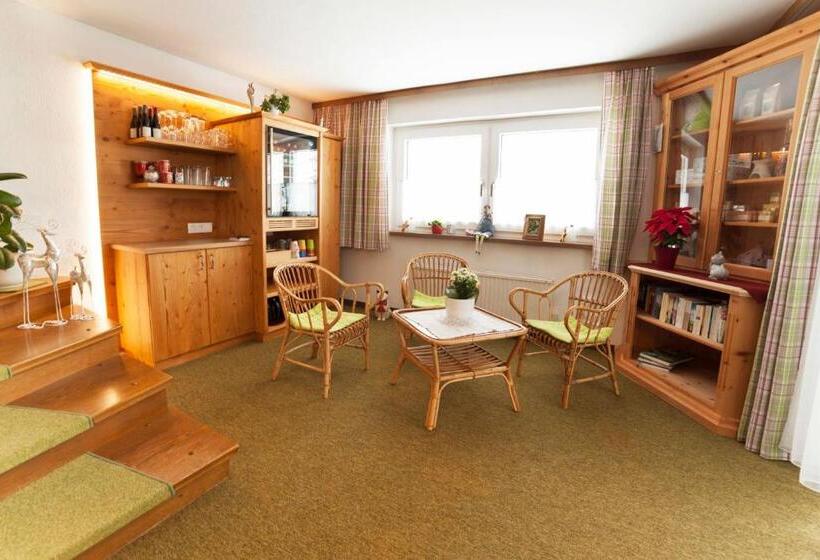 带阳台的三人标准间, B&b Landhaus Vierthaler