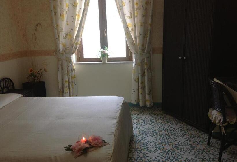 اتاق استاندارد سه نفره, Fico D India Relais