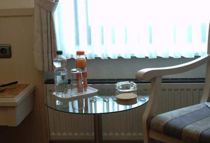 标准单人间, Kronprinzen
