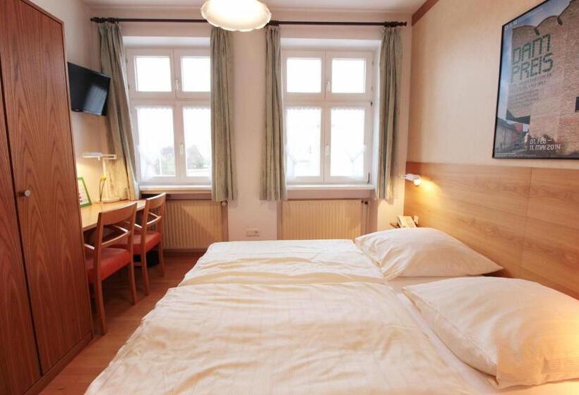 Номер Basic, An Der Persiluhr Stadt Gut