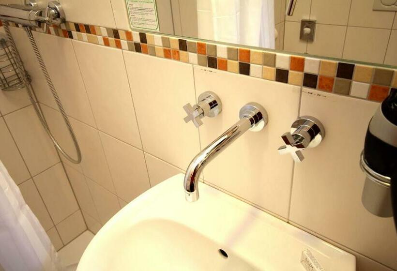 Номер Стандарт, Waldhotel Schinkenwirt