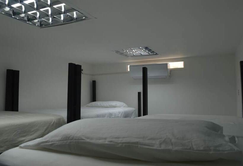 공동 객실, Akualink Hostel