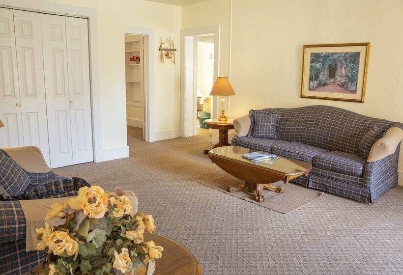 Семейные Апартаменты, Chimney Rock Inn