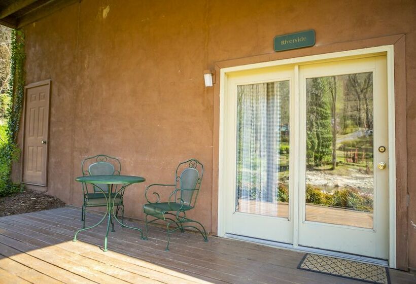 Апартаменты 1 Спальня, Chimney Rock Inn