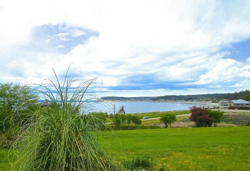 Дом 2 Спальни, Mutiny Bay Cottage