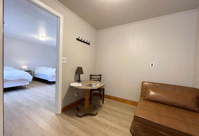 豪华房间, Star Gate Motel