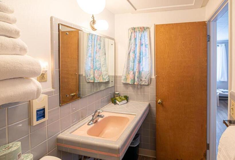 四人高级间, Star Gate Motel