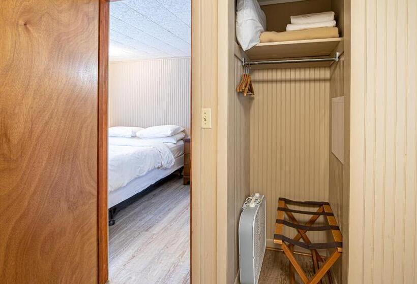 家庭套房, Star Gate Motel