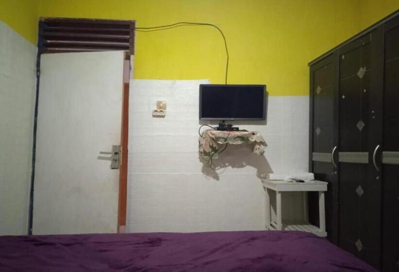 Номер Стандарт, Express O 91477 Fazira Home Stay Syariah