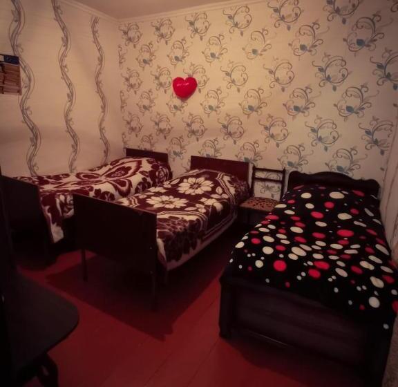 اتاق استاندارد سه نفره, Iamze S Guest House