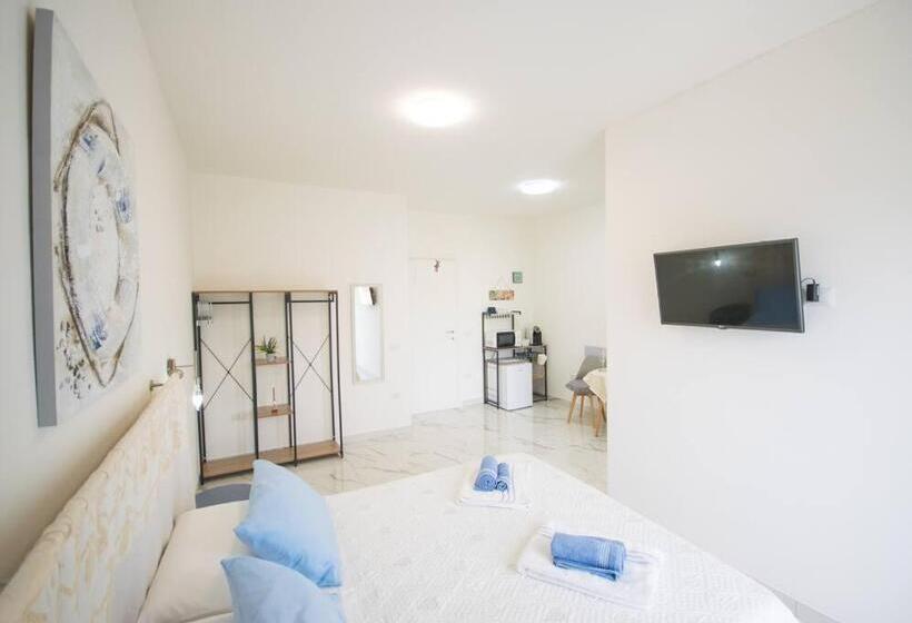 اتاق استاندارد, White Bike Rooms