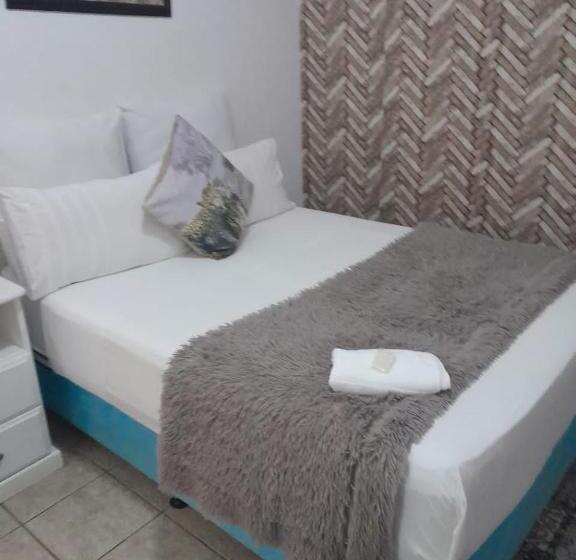 اتاق خانوادگی, Dwengu Guest House