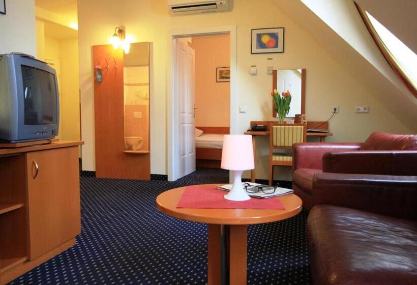 디럭스 스위트, Suite Hotel 900 M Zur Oper
