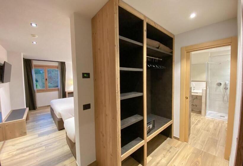 标准三人间, Sci Sport Rooms & Suites