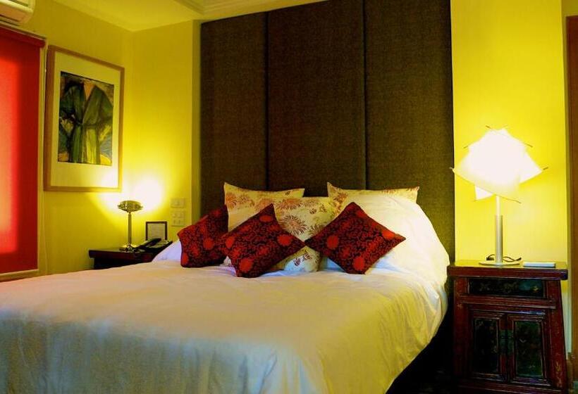 2 Bedroom Suite Pool View, Chakrabongse Villas