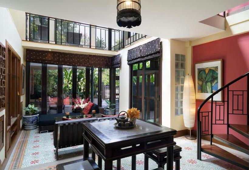 2 Bedroom Suite Pool View, Chakrabongse Villas