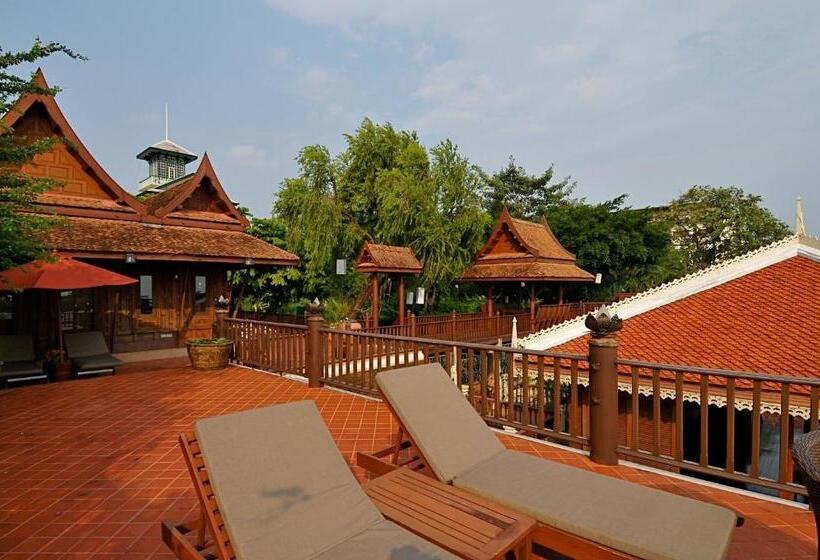 سوئیت با چشم‌انداز رودخانه, Chakrabongse Villas