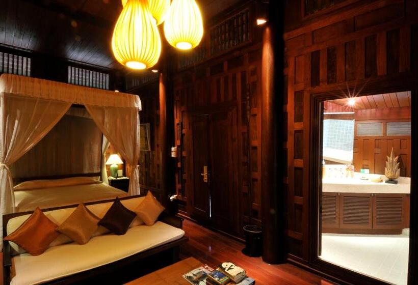 سوییت با چشم‌انداز استخر, Chakrabongse Villas
