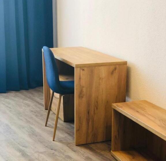 اتاق استاندارد, Motel Blue