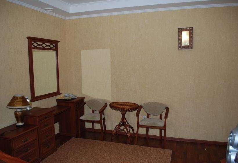 Полулюкс, Na Dvoryanskoy
