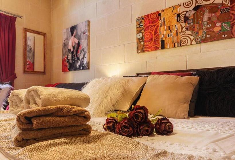 اتاق لوکس با بالکن, Ajuga Luxury Boutique B&b