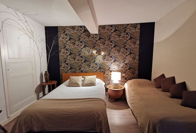 Номер Стандарт Трехместный, Logis Hotel Restaurant La Barguillere