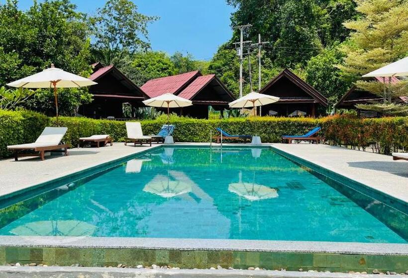 Трехместный Номер Стандарт Вид на Бассейн, Koh Yao Seaview Bungalow