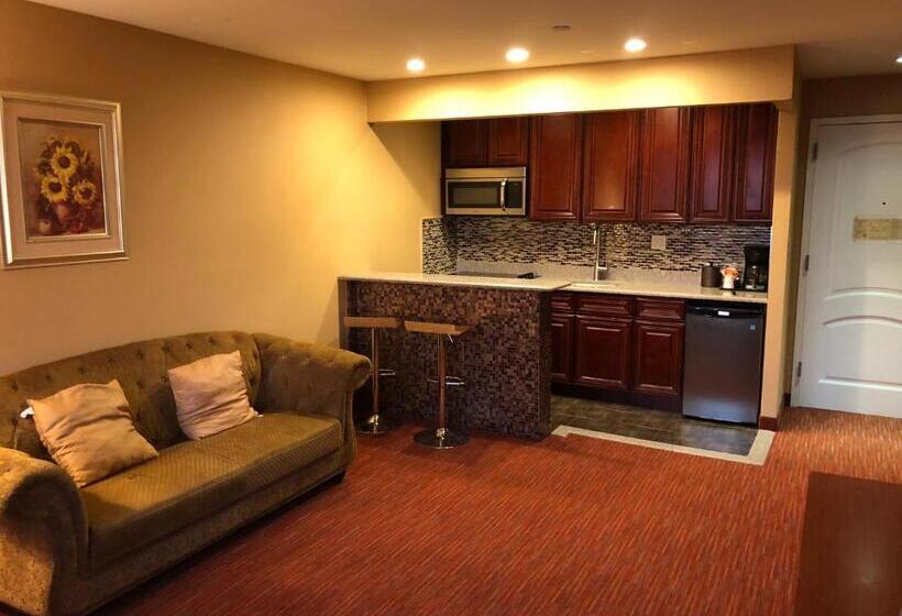 سوییت اجرایی, Ramada By Wyndham Flushing Queens