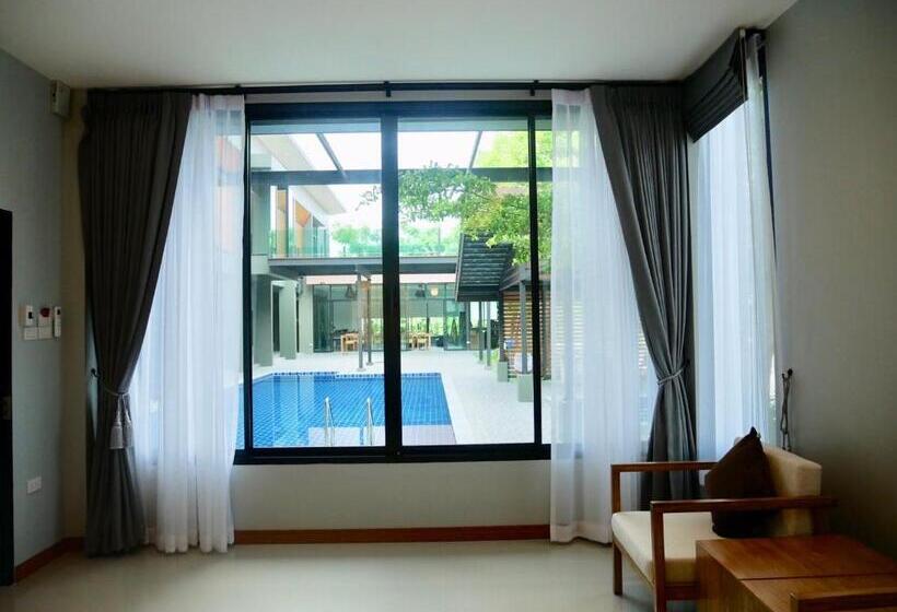 Номер Deluxe, Look At Home Lamphun