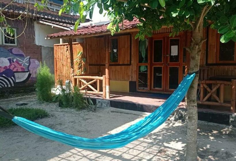 Номер Стандарт, Harry S Ocean House Watukarung Homestay