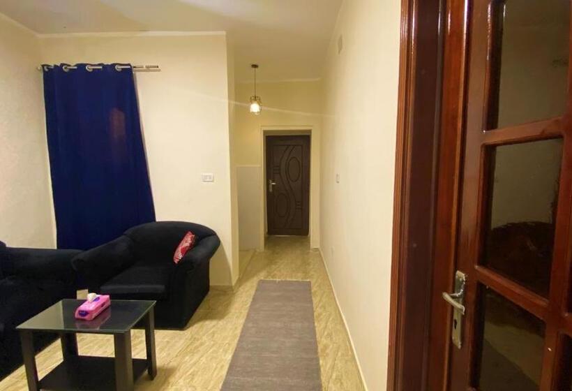 اتاق استاندارد با چشم‌انداز, Seven Pyramids View Inn