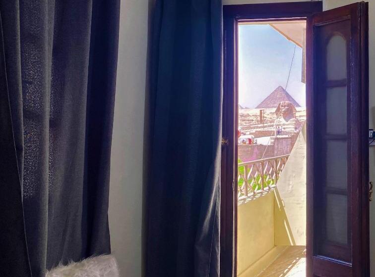 اتاق لوکس یک تخته, Seven Pyramids View Inn