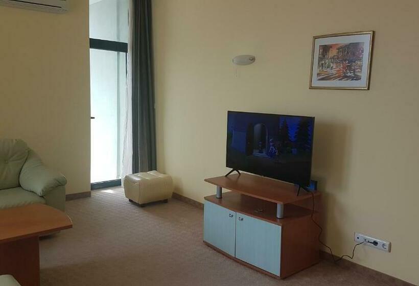 דירת חדר נוף לים, Apartment Golden Sands, Sea View, Beach Front, Private Property