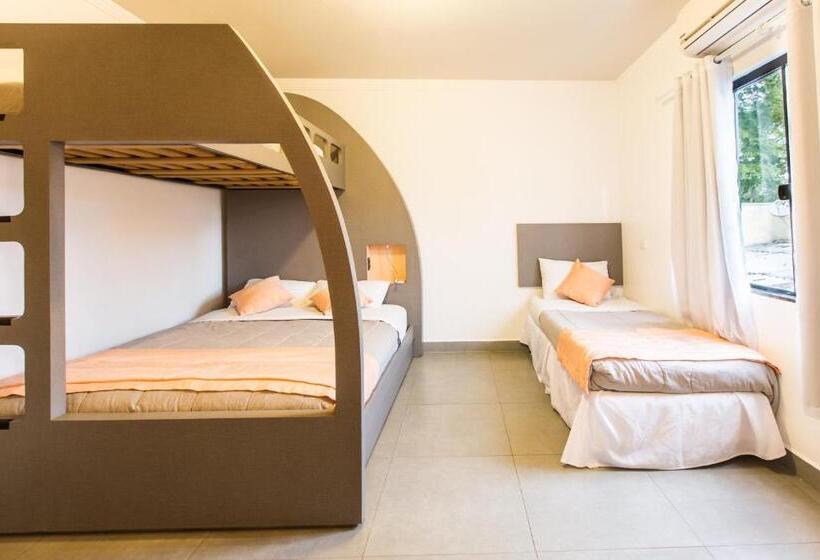 חדר סטנדרטי לחמישה אנשים, Concept Design Hostel & Suites