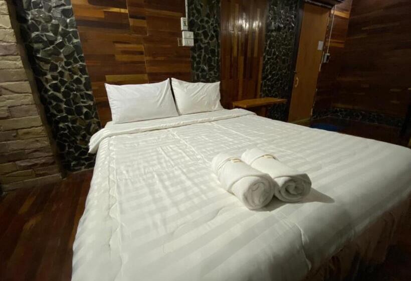 Студия Deluxe, โรงแรมภูน้ำฟ้า   Phunumfha Hotel ชุมแพ