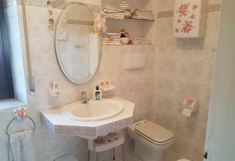 Номер Deluxe, La Casa Blanca