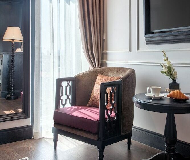 سوییت جونیور با بالکن, La Mejor Hotel & Sky Bar