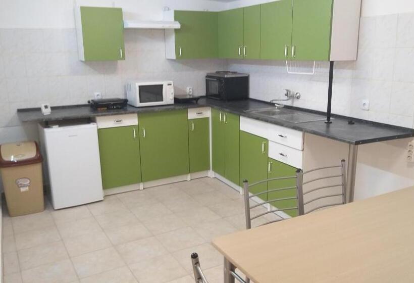 Апартаменты 2 Спальни, Azure House