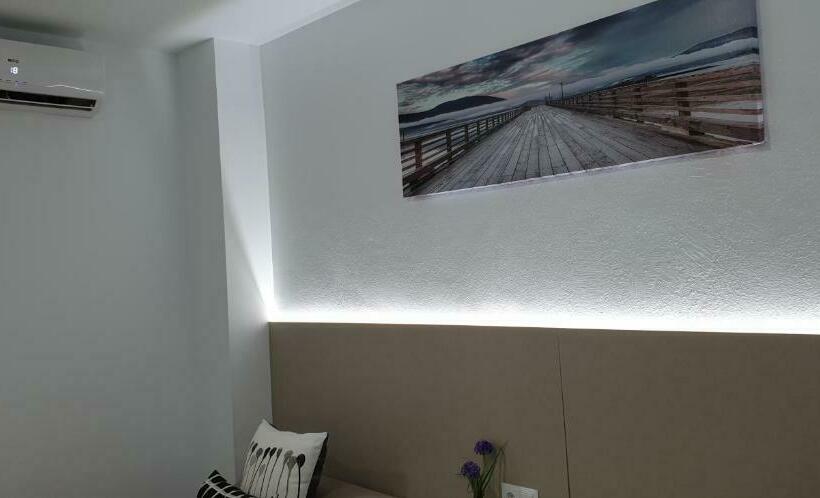 Habitación Cuádruple Estándar, Pensión Mastil 16