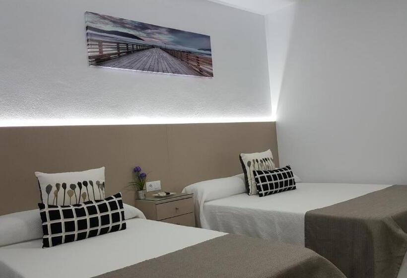 Habitación Triple Estándar, Pensión Mastil 16