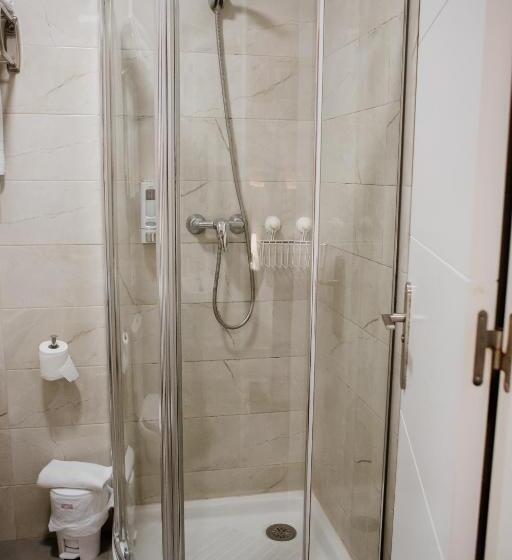 Habitación Cuádruple Estándar, Pensión Mastil 16