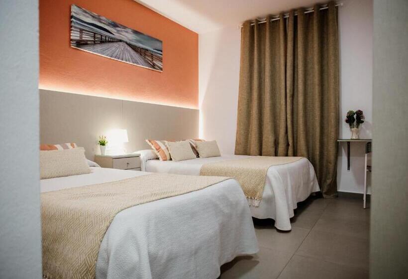 Habitación Triple Estándar, Pensión Mastil 16