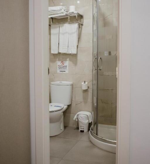 Habitación Triple Estándar con Balcón, Pensión Mastil 16