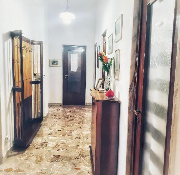 اتاق استاندارد سه تخته با سرویس بهداشتی مشترک, ççç Matera Short Term Rooms ççç