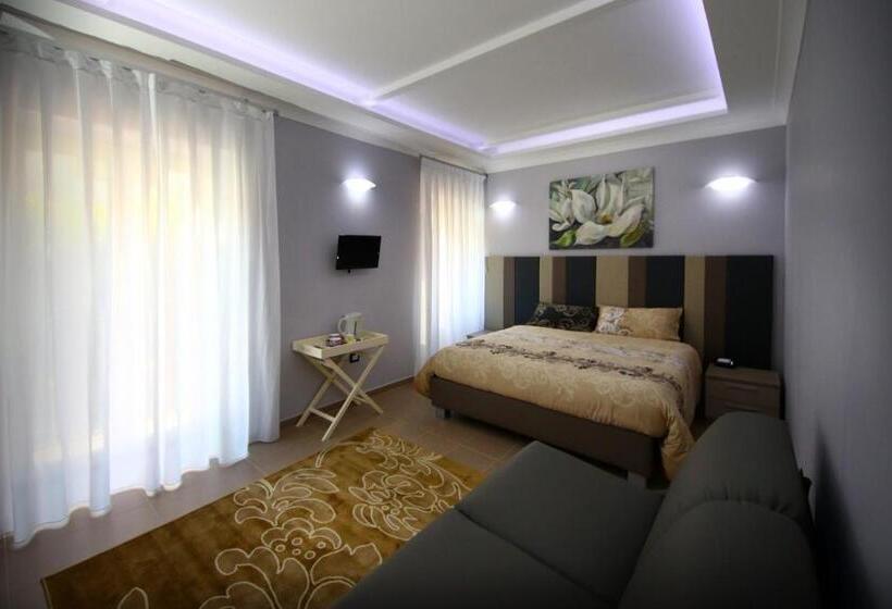 اتاق استاندارد سه نفره, La Corte Del Geco