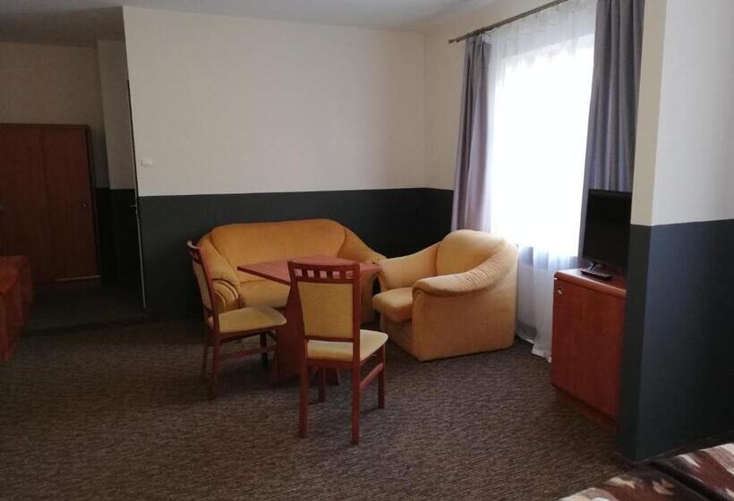 Economy Triple Room, Rezydencja Bristol Kaiserhof 1858