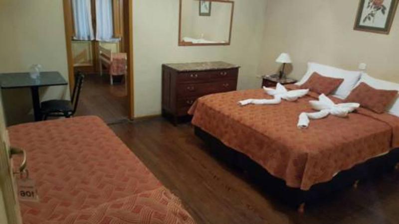 اتاق استاندارد سه نفره, Reina