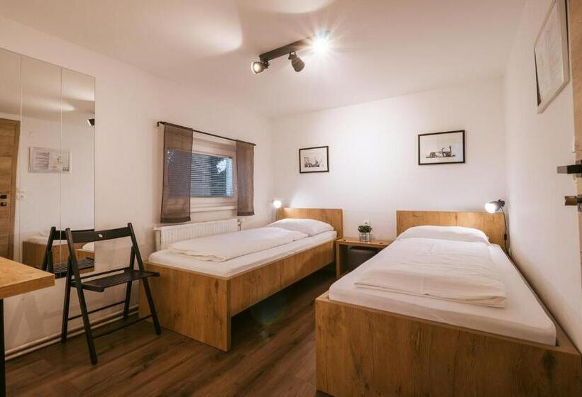 اتاق خانوادگی, Bistro & Rooms Pri Karlu   Ex Hiša Budja