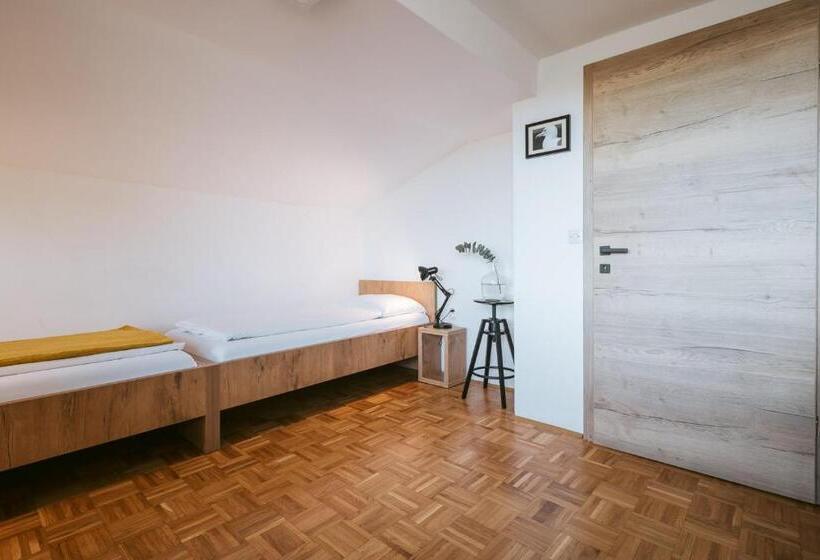 سوییت خانوادگی, Bistro & Rooms Pri Karlu   Ex Hiša Budja