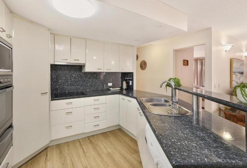 Апартаменты 1 Спальня Нижний Этаж, Beachside Resort Kawana Waters